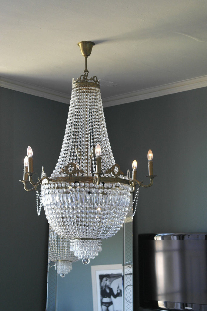 Elegant Crystal and Brass Chandelier - A Modern Grand Tour